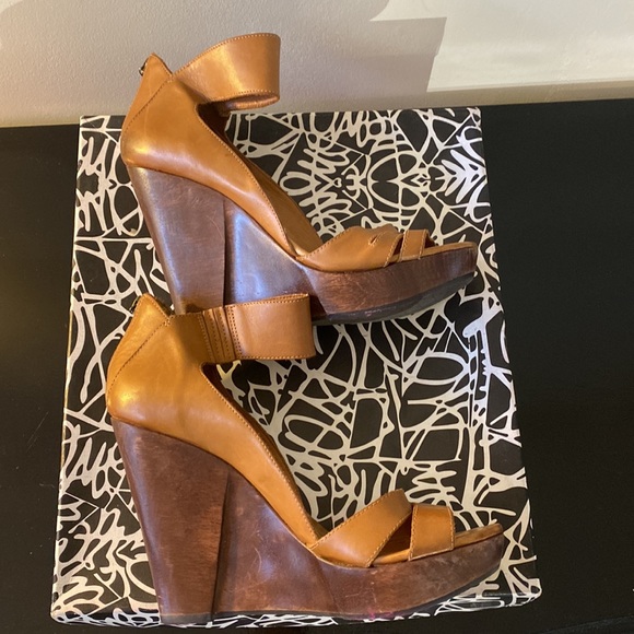 Pre-Owned Diane von Fürstenberg MUSE WEDGE PLATFORM  SANDAL - Picture 6 of 12